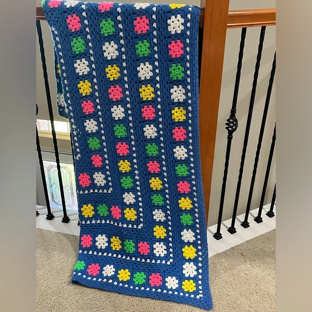 VINTAGE GRANNY SQUARE CROCHET BLANKET, AFGHAN, HANDMADE, BLUE MULTICOLORED 60x72